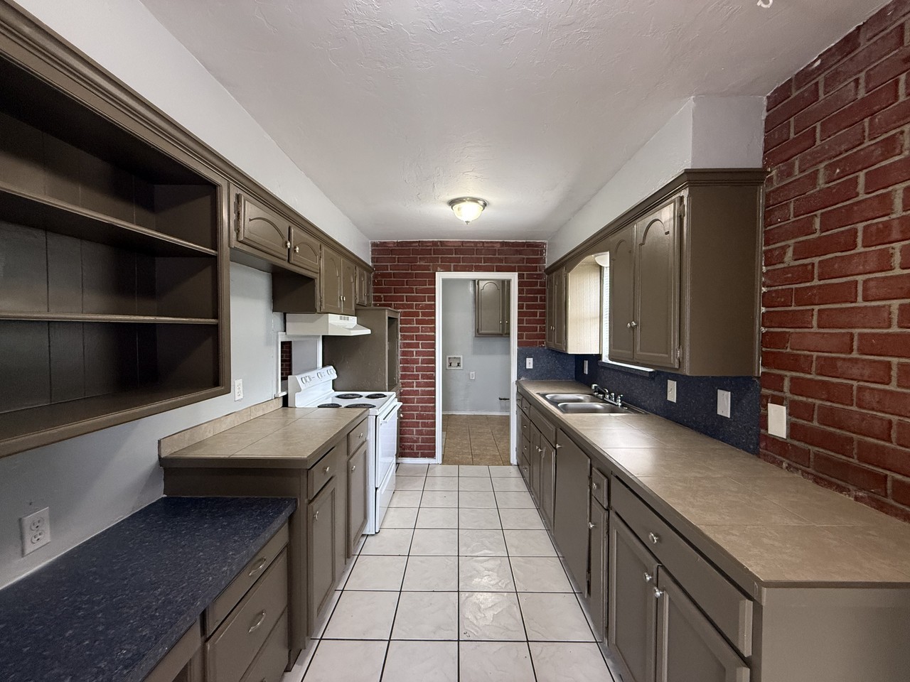 301 Nw 84th St - Photo 6 of 22