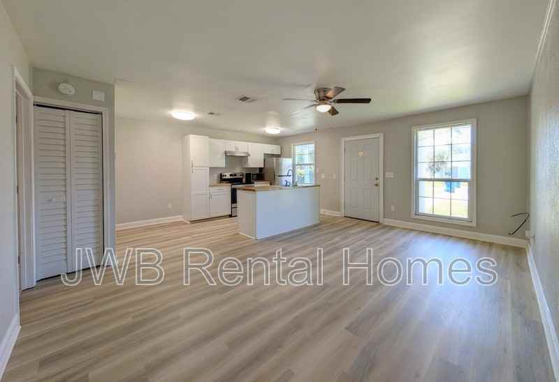 7815 Jasper Ave - Photo 4 of 9