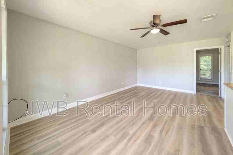 7815 Jasper Ave - Photo 5 of 9