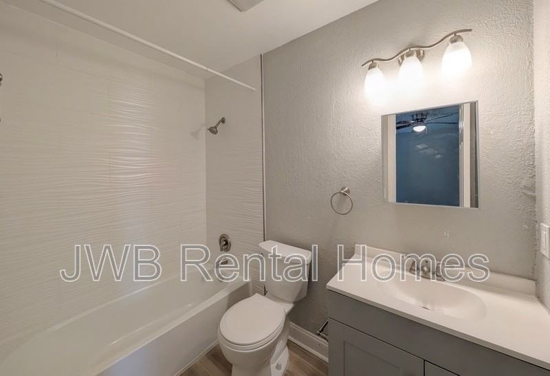 7815 Jasper Ave - Photo 7 of 9