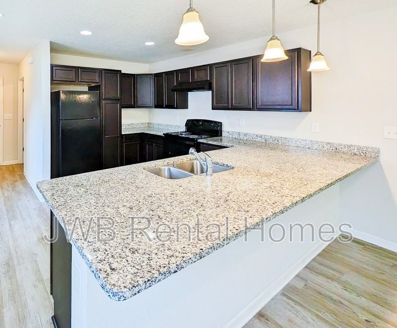 8828 Galveston Ave - Photo 2 of 11