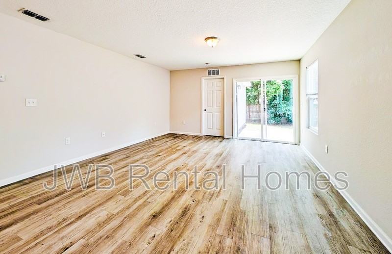 8828 Galveston Ave - Photo 6 of 11