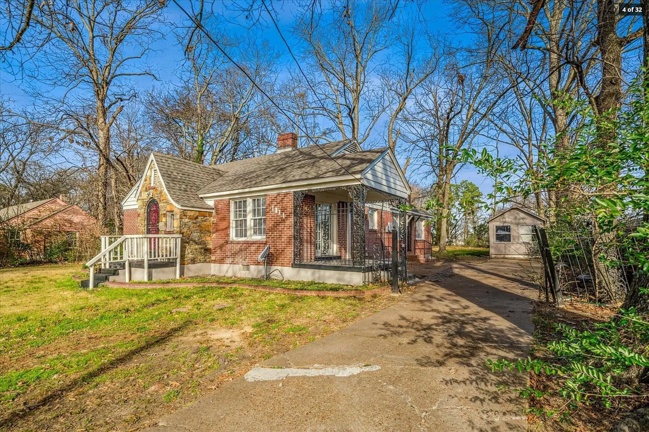 1114 Brownlee Rd - Photo 2 of 7
