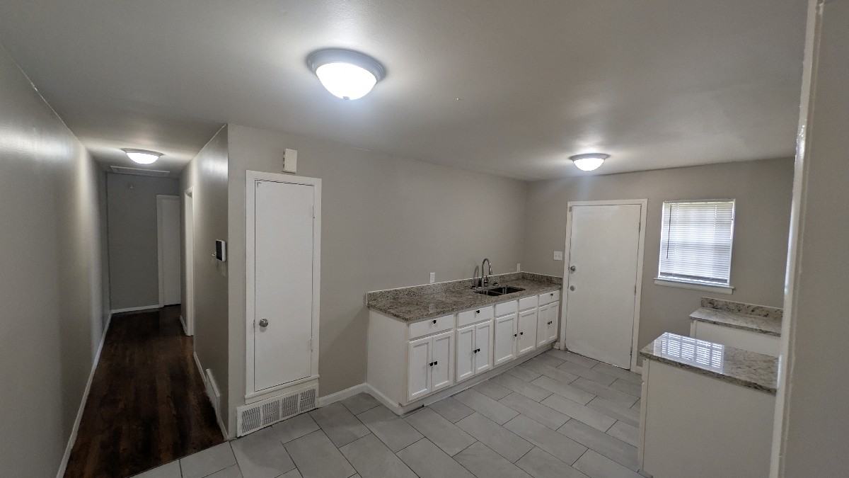 754 Breedlove St - Photo 2 of 10