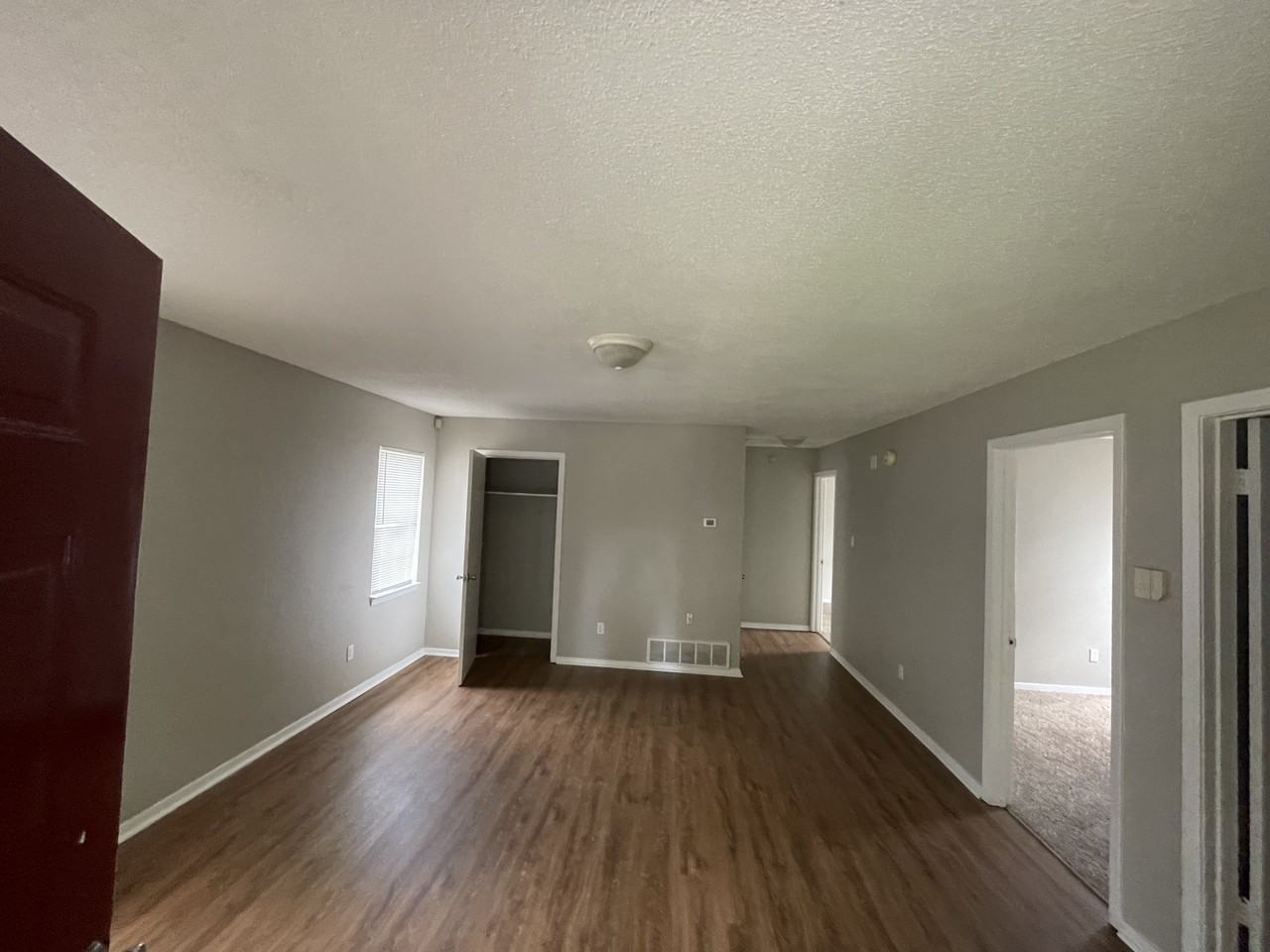 3008 Crystal Ave - Photo 4 of 9