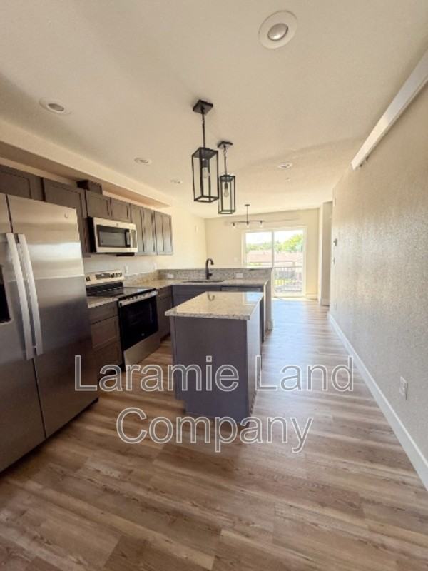 569 N 12th St - Photo 6 of 10