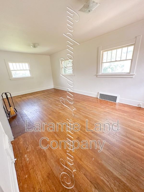 817 E University Ave - Photo 2 of 10