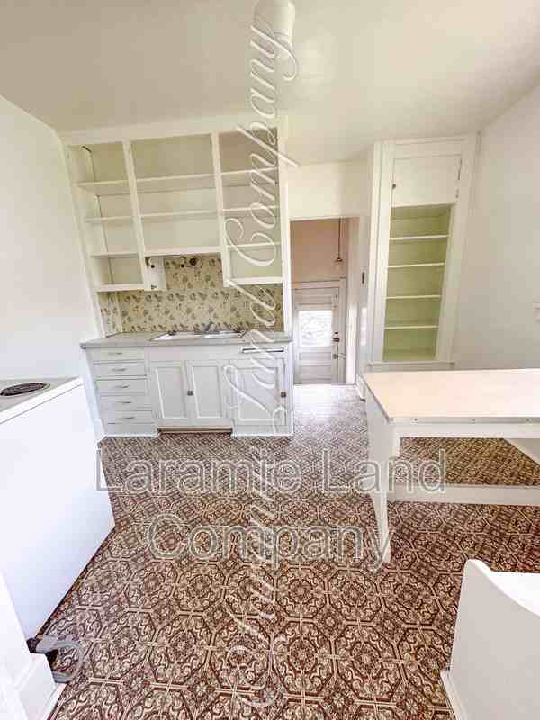 817 E University Ave - Photo 6 of 10
