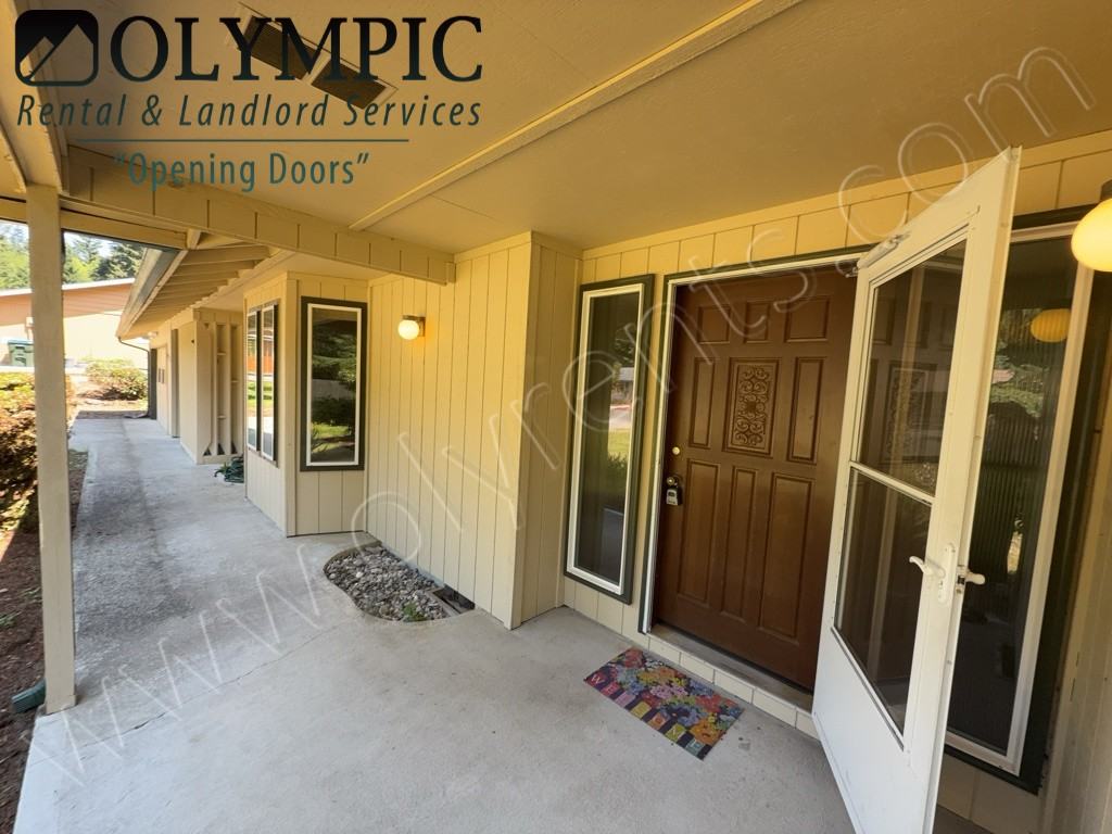4230 Frontier Dr Se - Photo 3 of 35