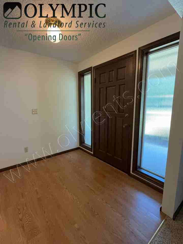 4230 Frontier Dr Se - Photo 4 of 35