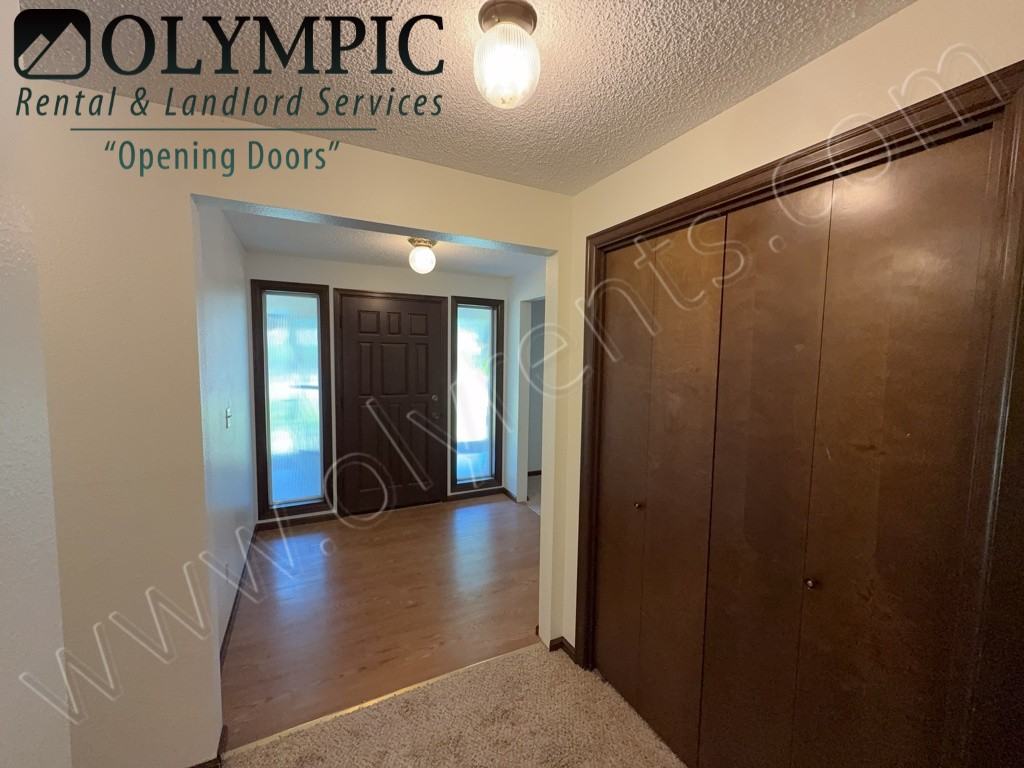 4230 Frontier Dr Se - Photo 5 of 35