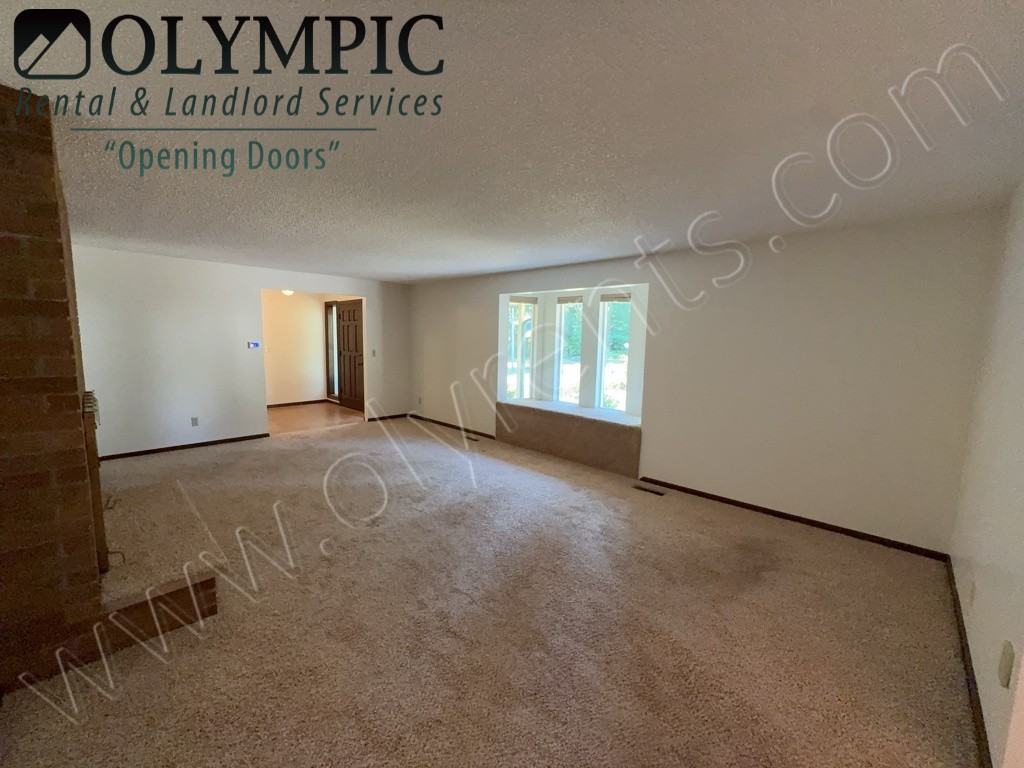 4230 Frontier Dr Se - Photo 6 of 35