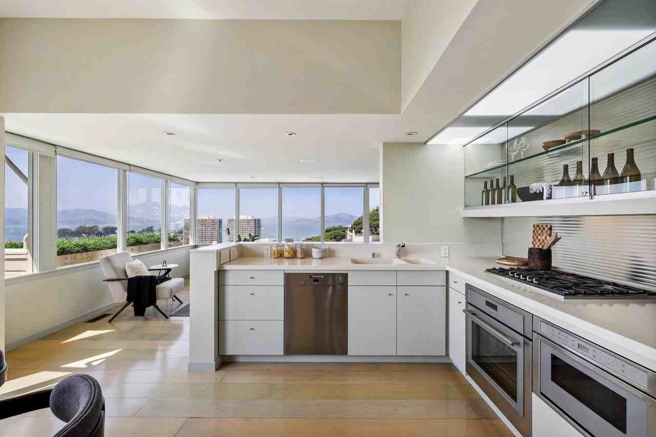 1234 Lombard St - Photo 6 of 10