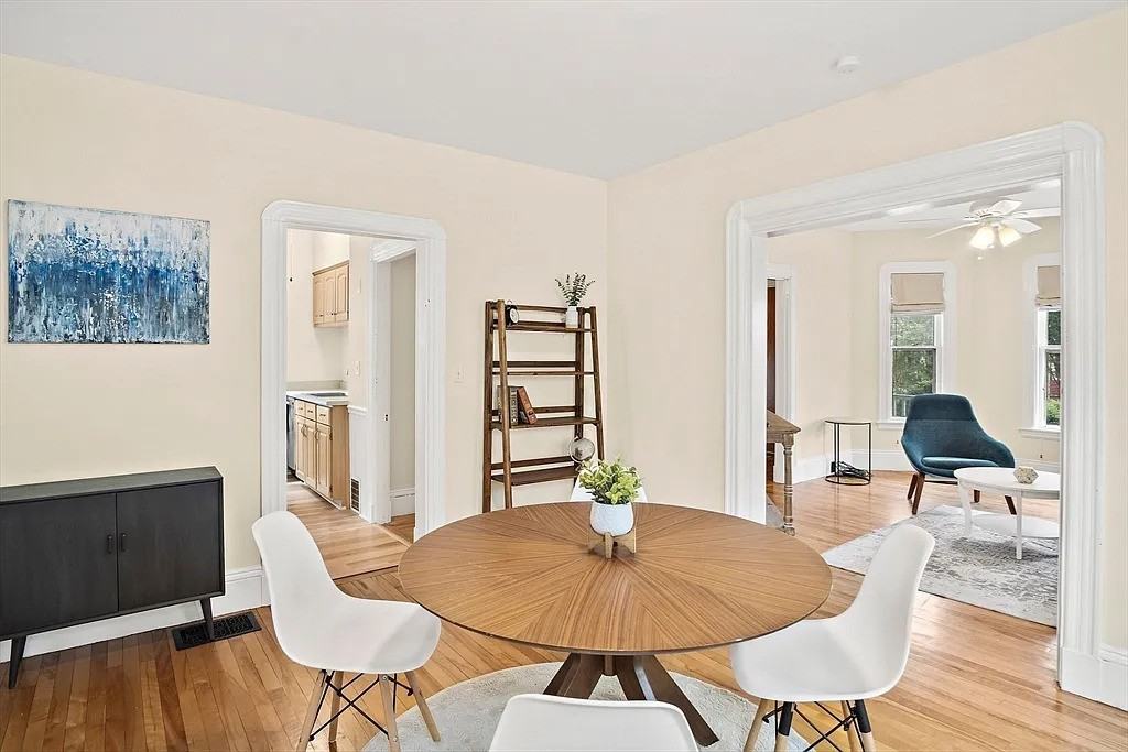 10 Cottage Ave #10 - Photo 4 of 17