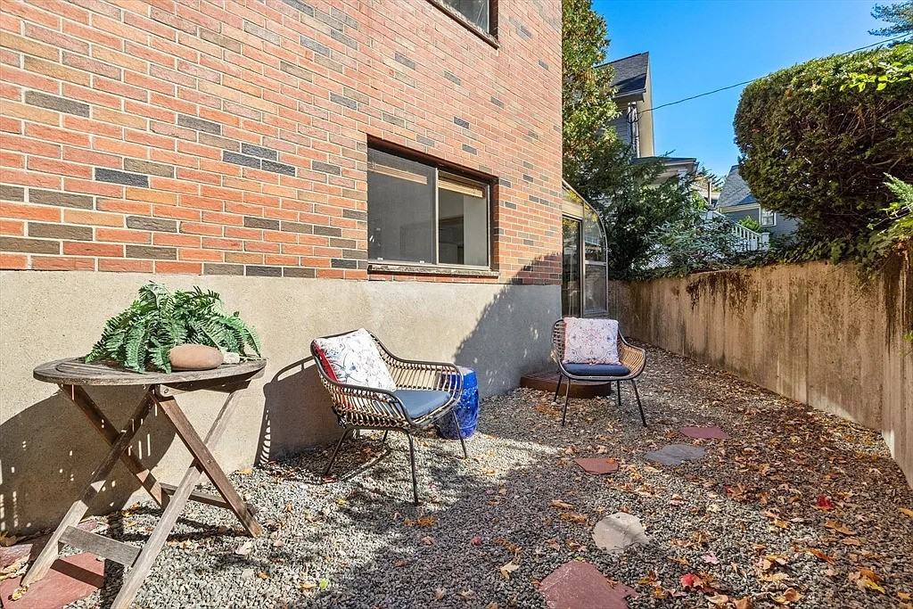 17 Healey St #101 - Photo 2 of 12