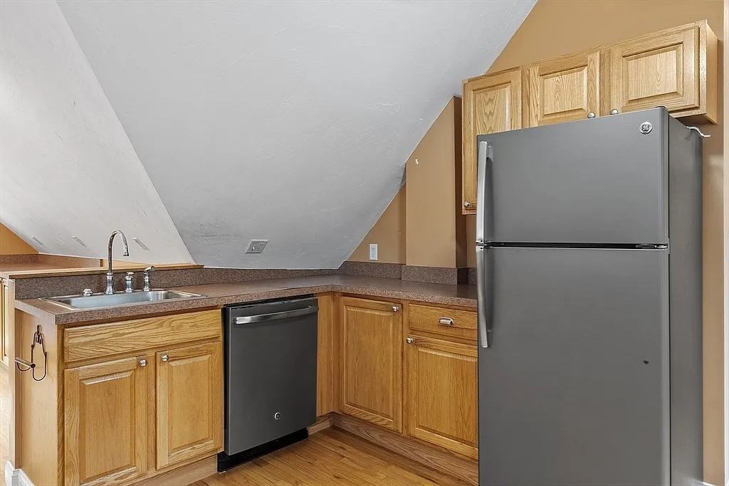 6 Oak St #3 - Photo 5 of 18