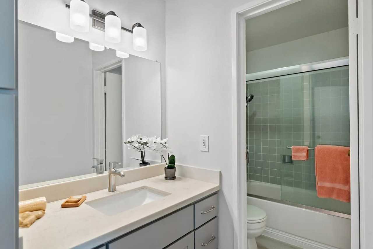 814 N Delaware St #405 - Photo 5 of 20
