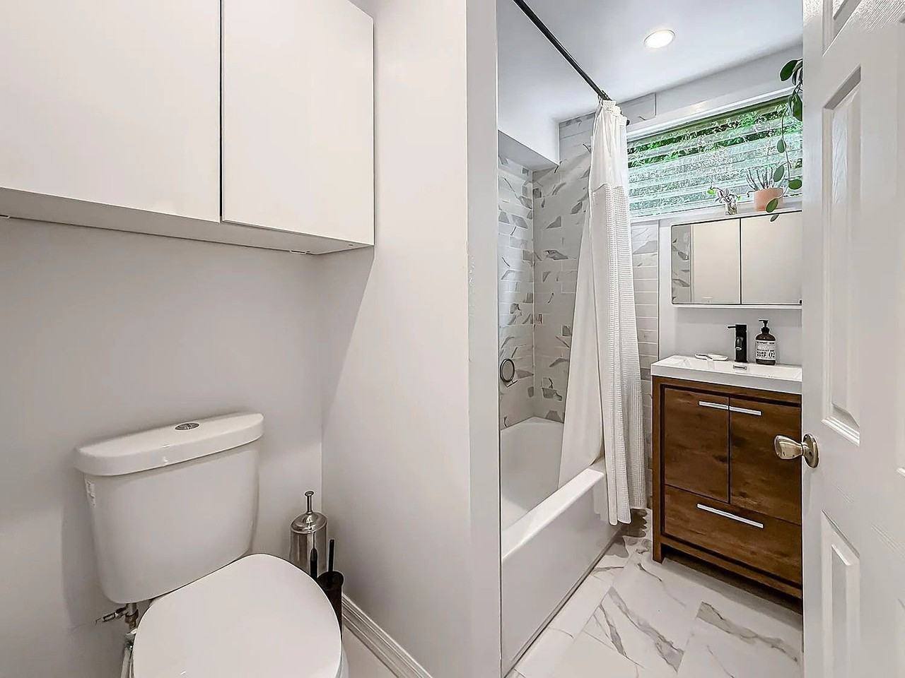 1528 Yale St #3 - Photo 3 of 19