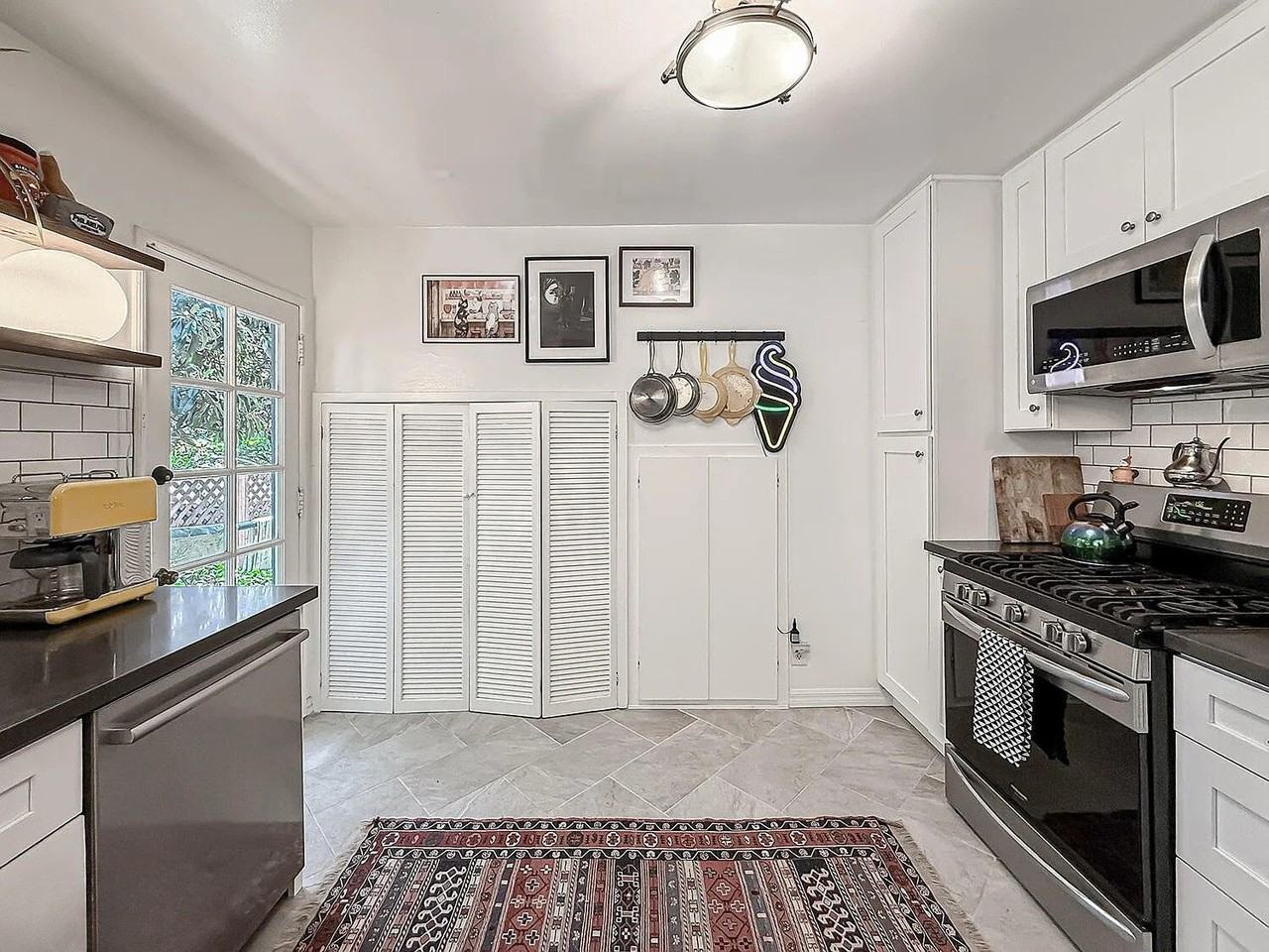 1528 Yale St #3 - Photo 4 of 19