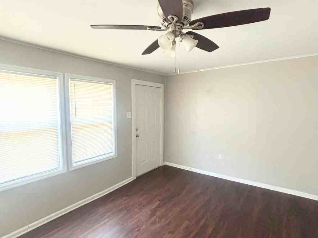 609 Prothro St - Photo 3 of 18