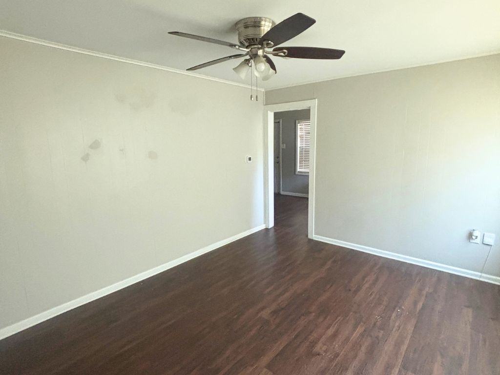 609 Prothro St - Photo 4 of 18