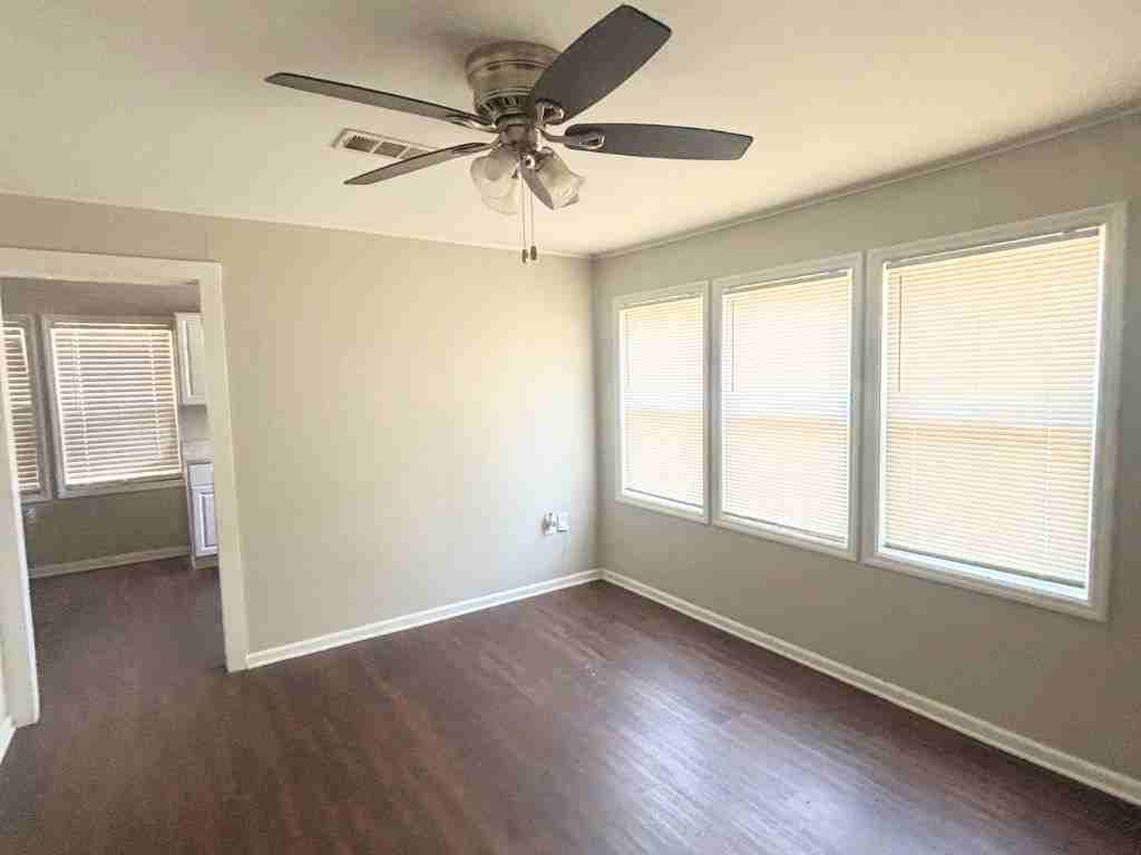 609 Prothro St - Photo 5 of 18