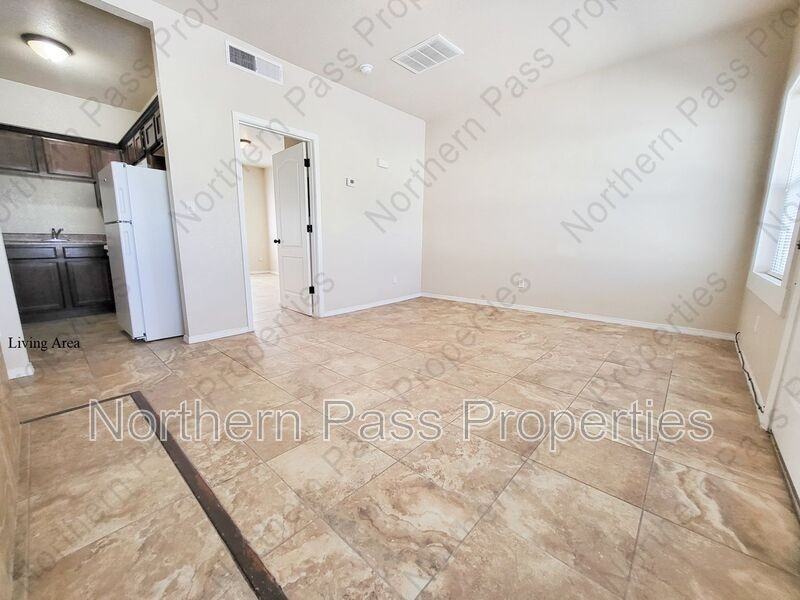 1100 Cedar St #4 - Photo 3 of 9