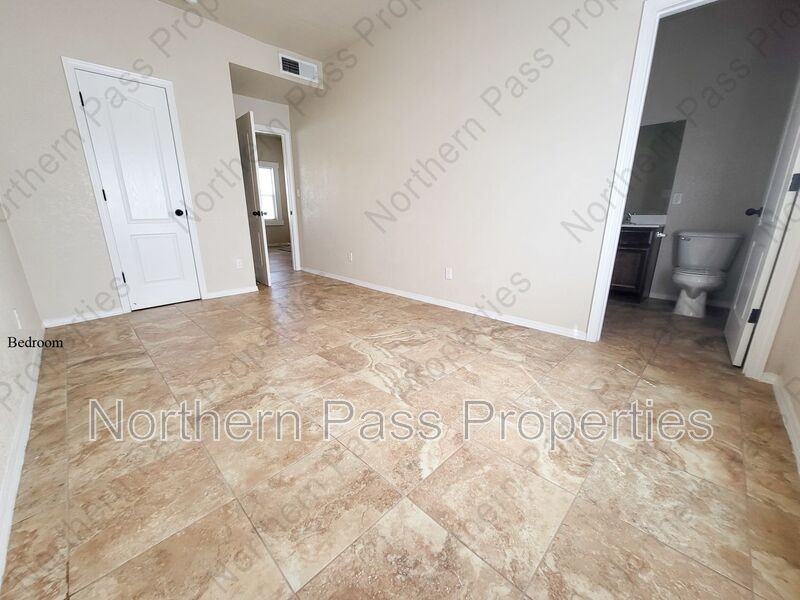 1100 Cedar St #4 - Photo 7 of 9