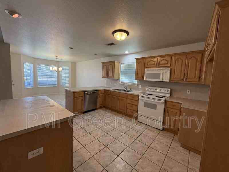 3101 N 1st St - Photo 7 of 14