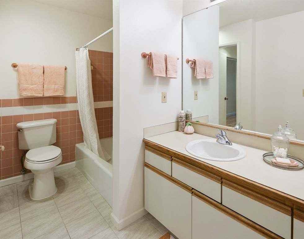 235 13th Ave E #102 - Photo 4 of 11