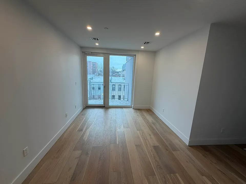 1173 Rogers Ave - Photo 4 of 11