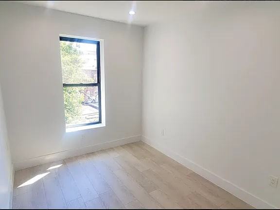 54 Martense St - Photo 5 of 6