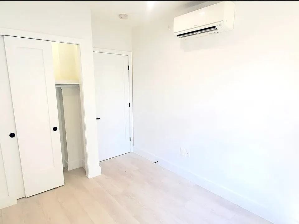 54 Martense St - Photo 6 of 6