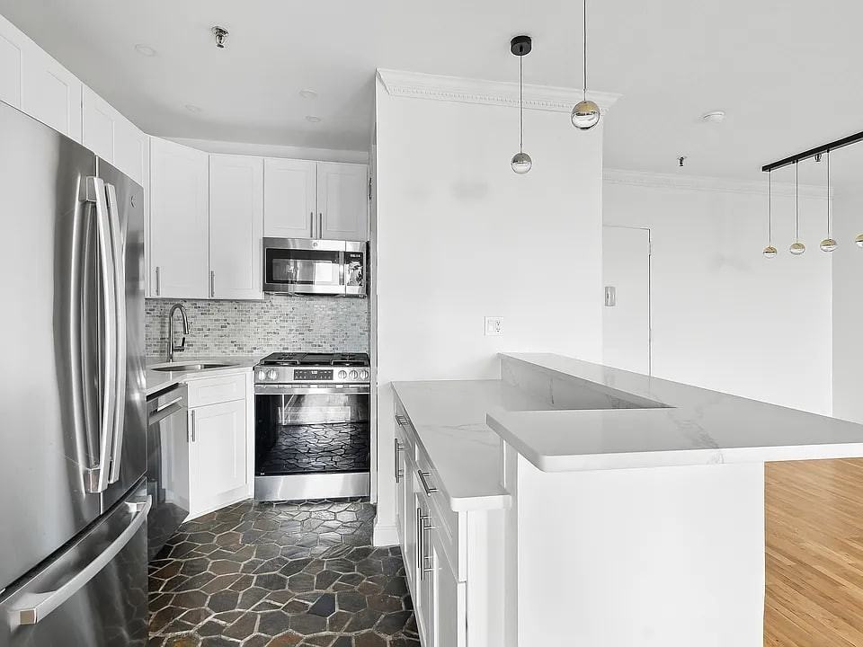 1 Tiffany Pl - Photo 3 of 7