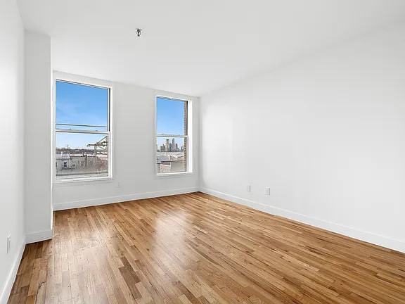 1 Tiffany Pl - Photo 4 of 7