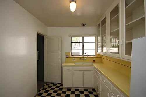 295 S Madison Ave #6 - Photo 7 of 10