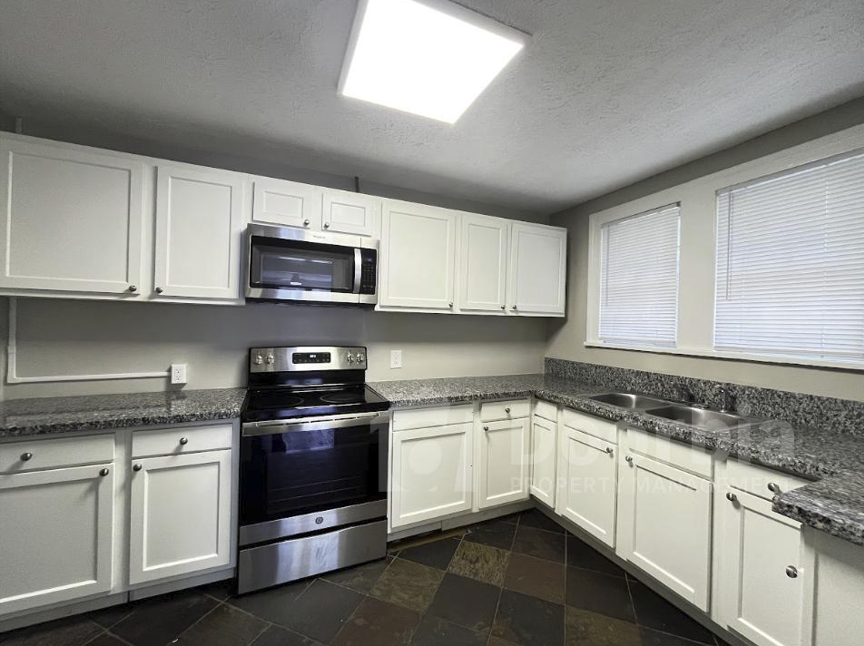 3668 Valencia Rd #4 - Photo 5 of 15