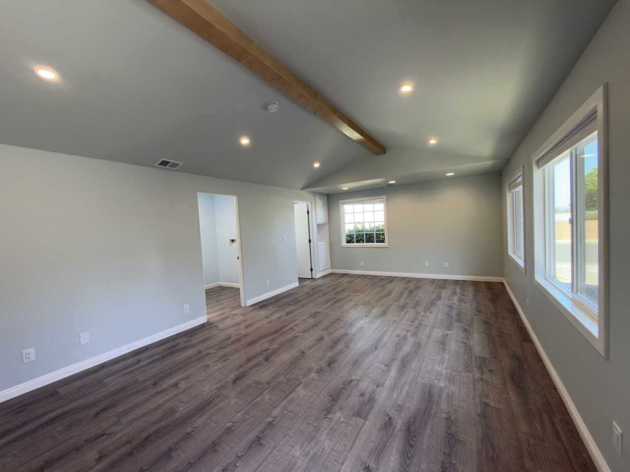 1528 Sheffield Dr - Photo 4 of 34