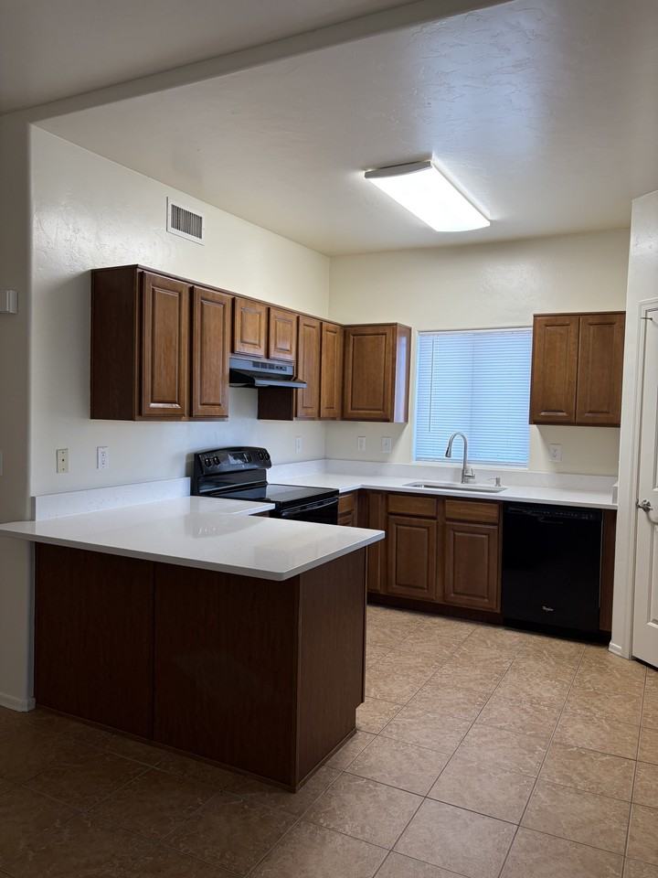 3045 N Estrella Ave - Photo 4 of 27