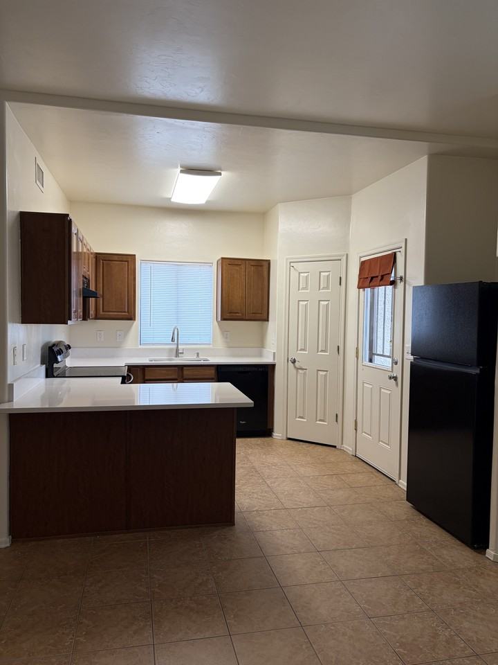 3045 N Estrella Ave - Photo 5 of 27