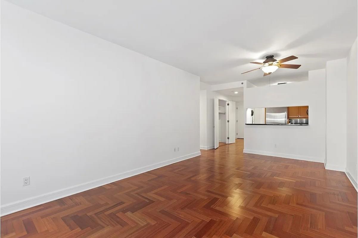 220 Riverside Blvd - Photo 2 of 14