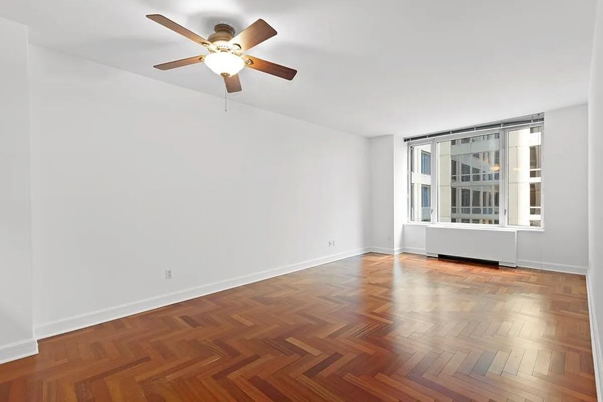 220 Riverside Blvd - Photo 3 of 14
