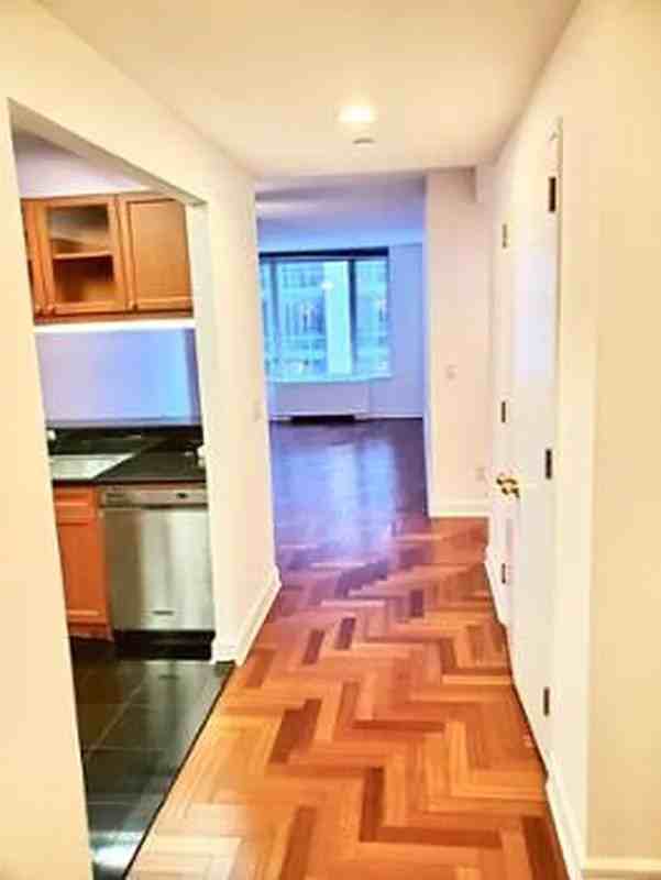 220 Riverside Blvd - Photo 5 of 14