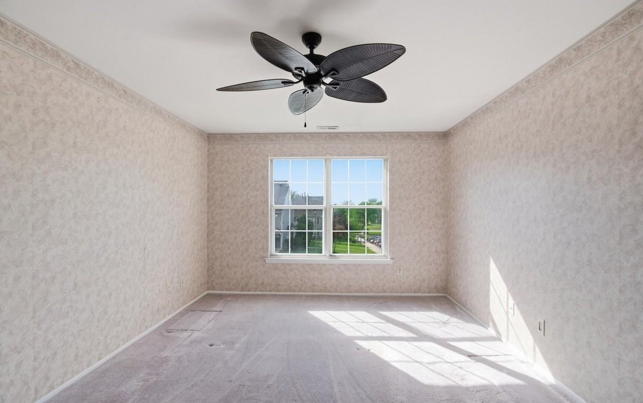 320 Surrey Ct - Photo 7 of 24