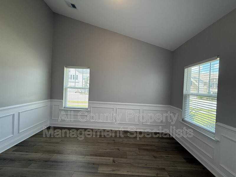 333 Underhill Dr - Photo 2 of 13