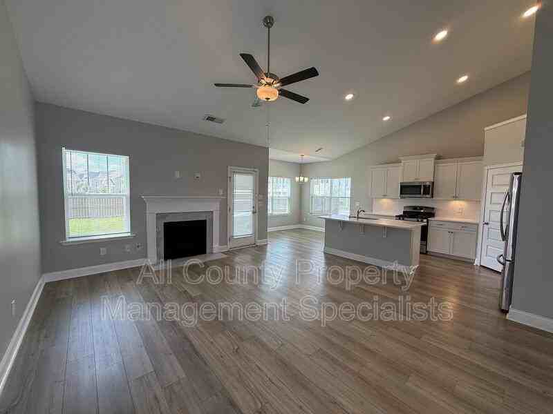 333 Underhill Dr - Photo 3 of 13
