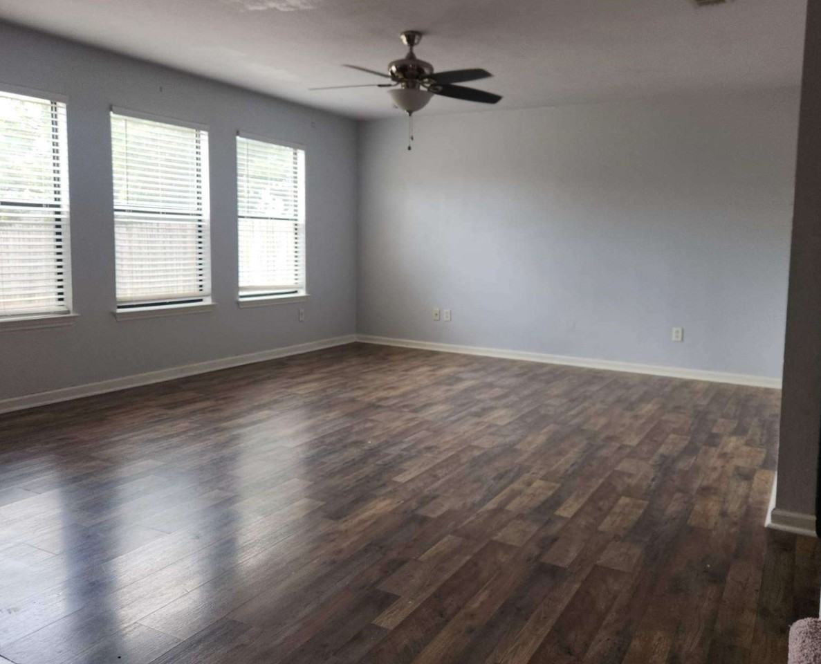 1604 Quarry Dr - Photo 2 of 13