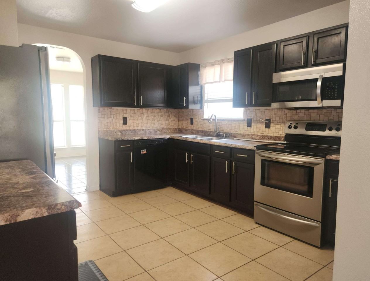 1604 Quarry Dr - Photo 3 of 13