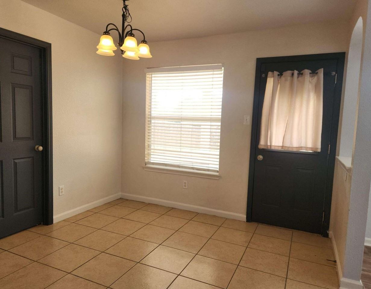 1604 Quarry Dr - Photo 4 of 13