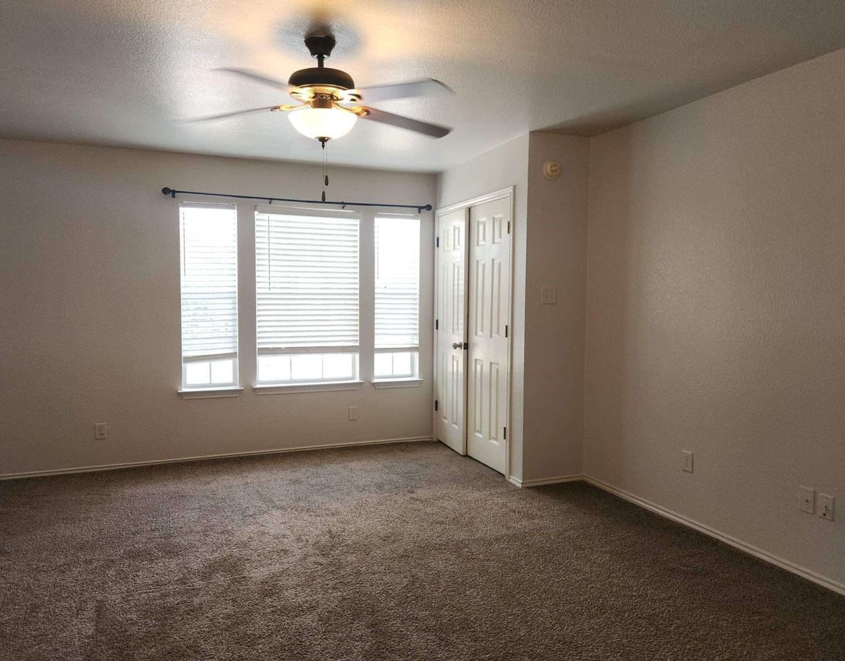 1604 Quarry Dr - Photo 6 of 13